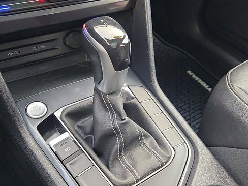 Used 2022 Volkswagen Tiguan SE w/ Panoramic Sunroof Package image 28