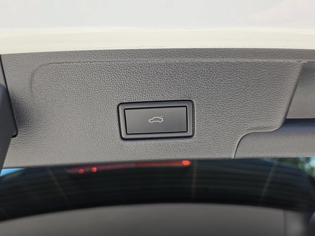 Used 2024 Volkswagen Atlas Cross Sport SE FWD image 11