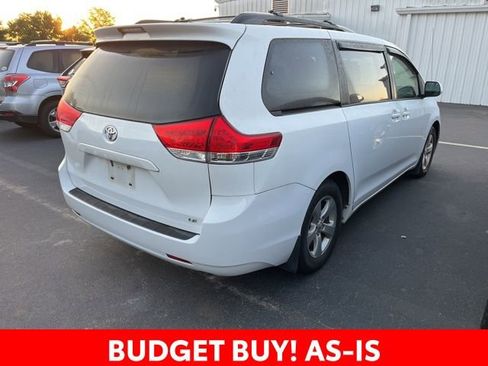 Used 2013 Toyota Sienna LE image 2