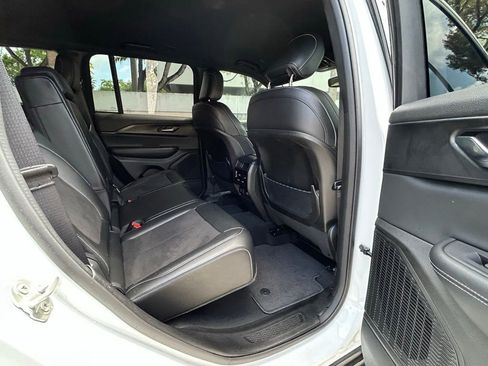 Certified 2024 Jeep Grand Cherokee Altitude AWD/4WD image 35