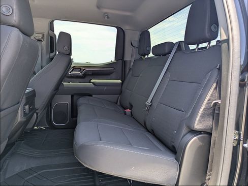 Used 2023 Chevrolet Silverado 1500 LT AWD/4WD image 15
