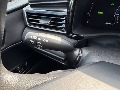 Used 2025 Toyota Camry LE FWD image 31