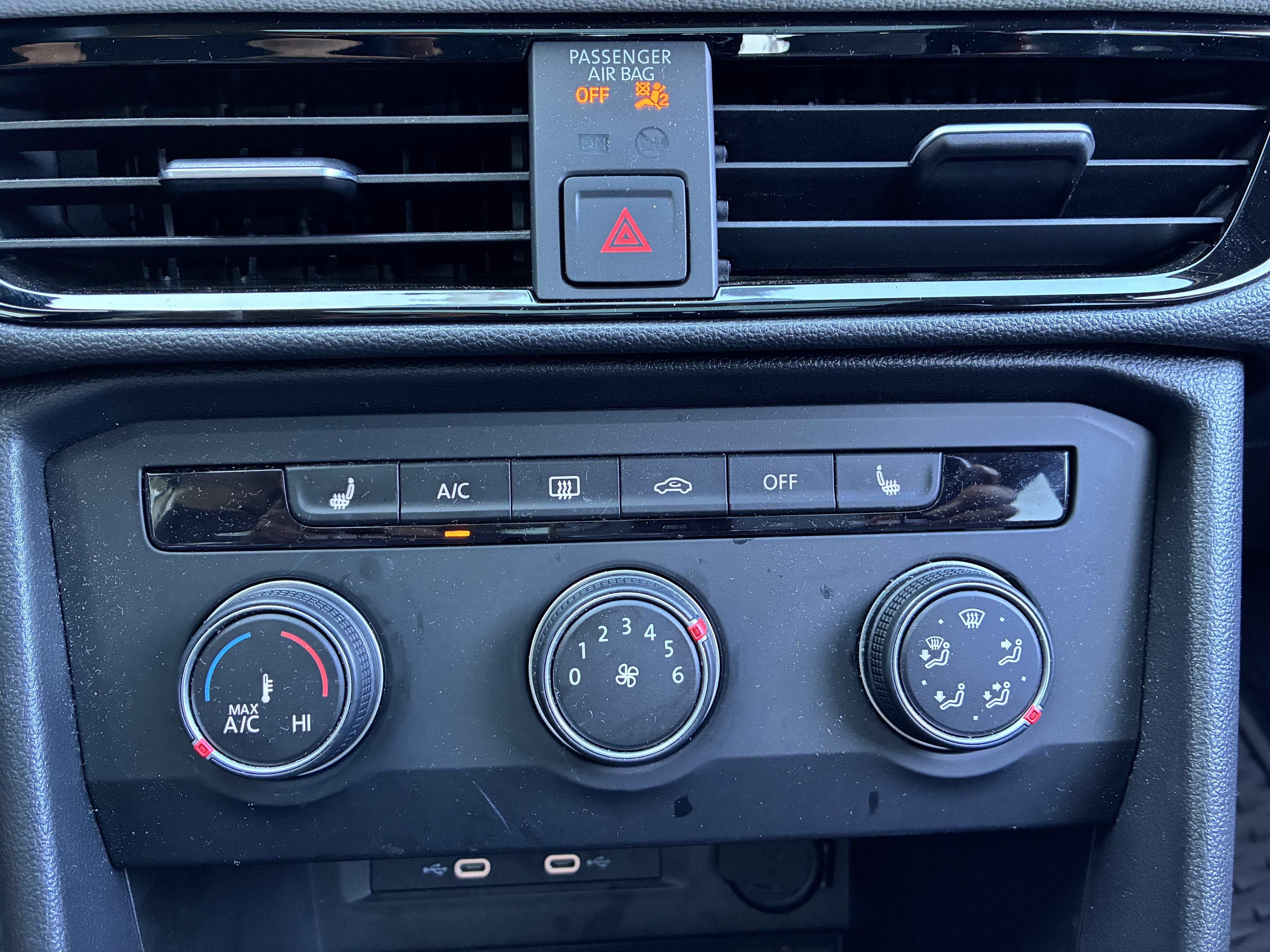 Certified 2022 Volkswagen Taos SE w/ Panoramic Sunroof Package FWD image 28