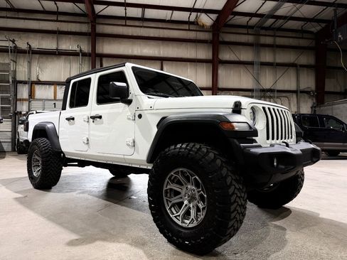 Used 2020 Jeep Gladiator Sport w/ Quick Order Package 24S AWD/4WD image 1