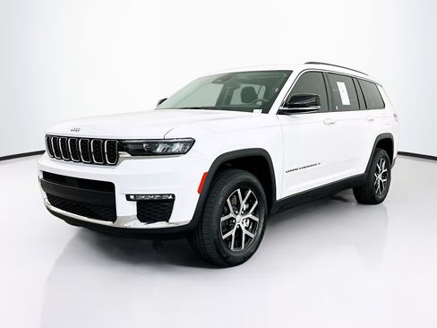 Used 2023 Jeep Grand Cherokee L Limited AWD/4WD image 3