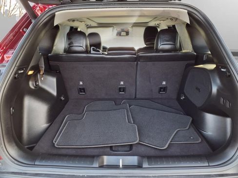 Used 2021 Jeep Cherokee Limited image 27