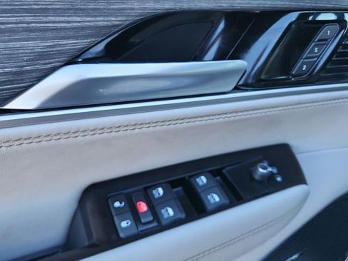 Used 2023 Jeep Wagoneer Series III w/ Convenience Group I image 24