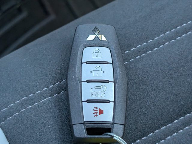 Used 2025 Mitsubishi Outlander SE FWD image 30