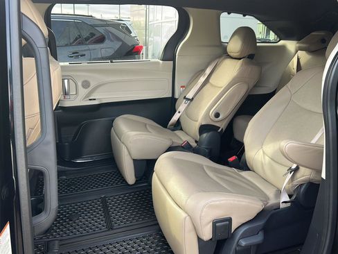 Used 2024 Toyota Sienna Limited AWD/4WD image 20