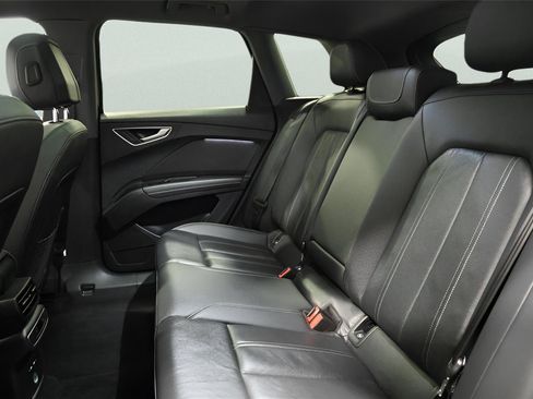 Used 2022 Audi Q4 e-tron Premium image 15