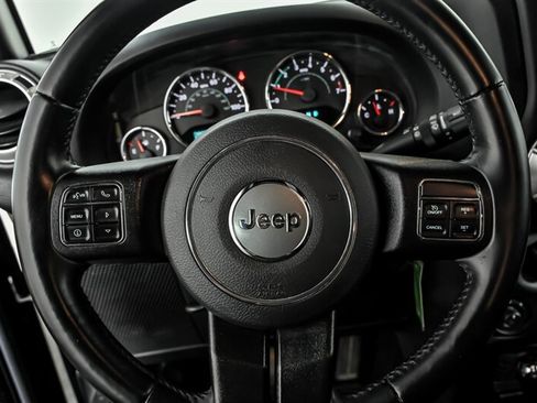 Used 2016 Jeep Wrangler Unlimited Sahara w/ Connectivity Group AWD/4WD image 21