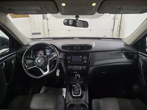 Used 2017 Nissan Rogue S AWD/4WD image 4