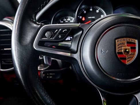 Used 2018 Porsche Cayenne Platinum Edition AWD/4WD image 39
