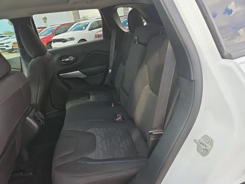 Used 2020 Jeep Cherokee Latitude AWD/4WD image 21