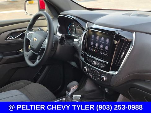 Used 2023 Chevrolet Traverse LT FWD image 11