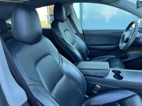 Used 2021 Tesla Model Y Long Range AWD/4WD image 21