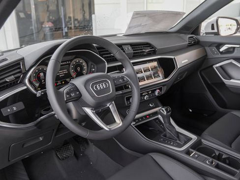 Certified 2025 Audi Q3 2.0T Premium Plus w/ Premium Plus Package image 9