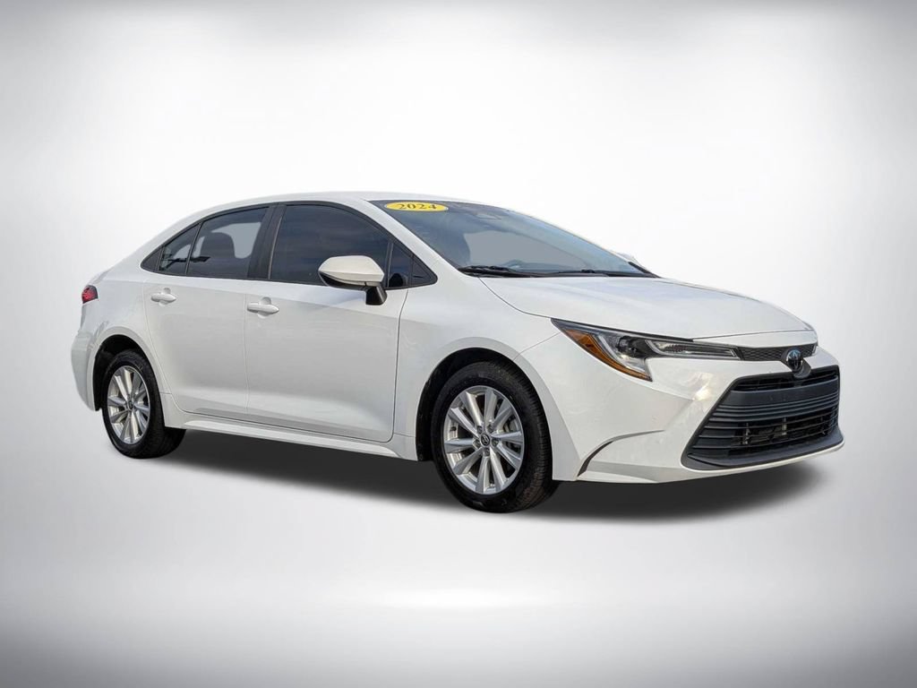 Used 2024 Toyota Corolla LE w/ LE Convenience Package FWD image 2
