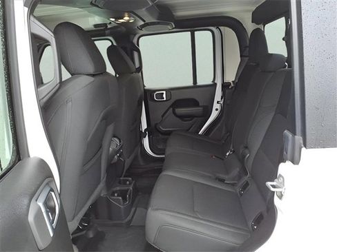 Used 2022 Jeep Gladiator Willys image 10