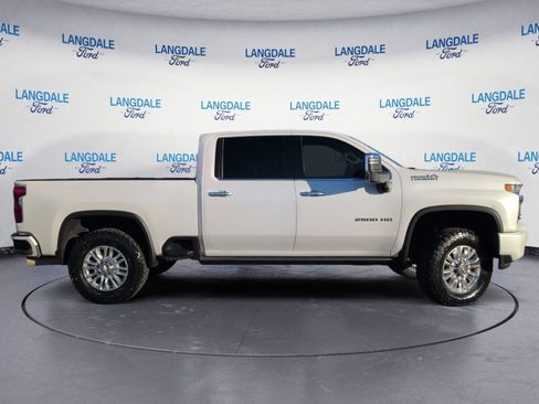 Used 2022 Chevrolet Silverado 2500 High Country w/ Safety Package II image 3