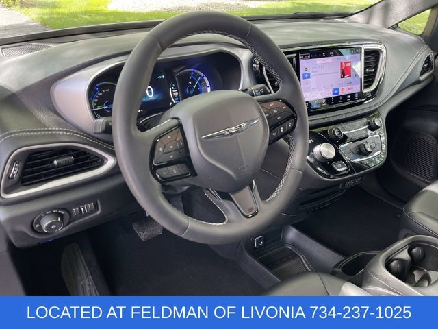 Used 2024 Chrysler Pacifica Limited FWD image 10