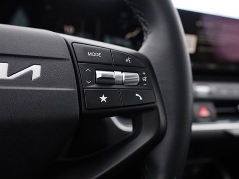 Certified 2025 Kia K4 EX image 27