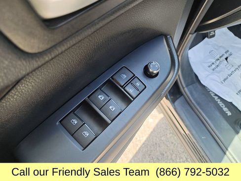 Used 2017 Toyota Highlander XLE AWD/4WD image 14