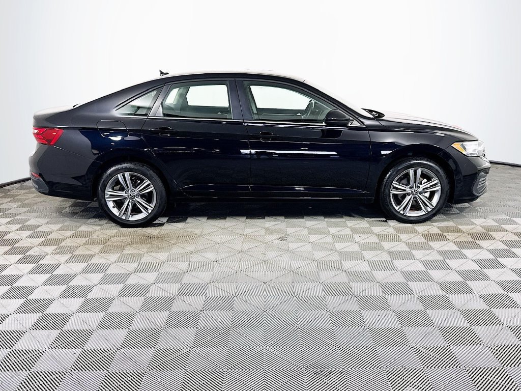 Used 2024 Volkswagen Jetta SE FWD image 9