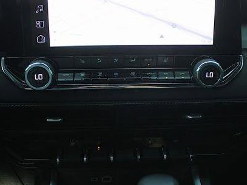 Used 2023 Chevrolet Colorado LT w/ LT Convenience Package III image 17