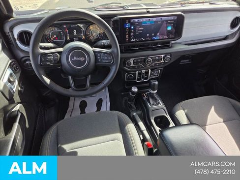 Used 2024 Jeep Gladiator Sport AWD/4WD image 12