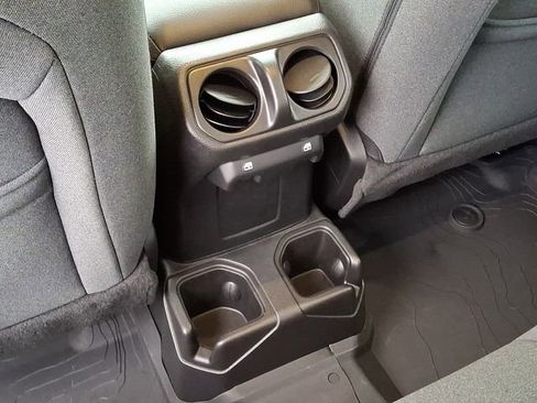 Used 2025 Jeep Gladiator Sport image 12