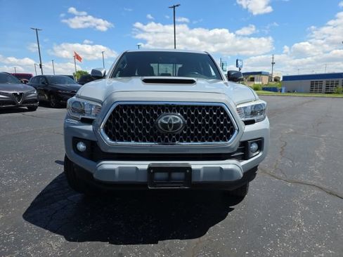 Used 2018 Toyota Tacoma TRD Sport AWD/4WD image 10