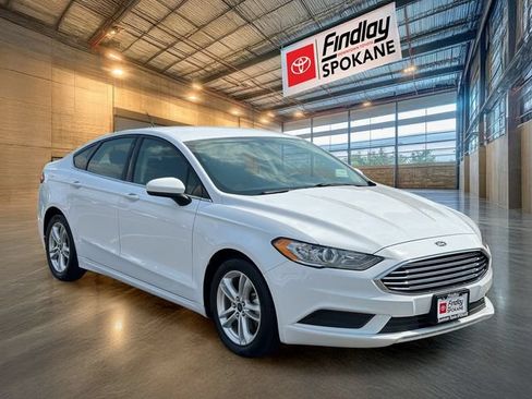Used 2018 Ford Fusion SE w/ Fusion SE Technology Package FWD image 2