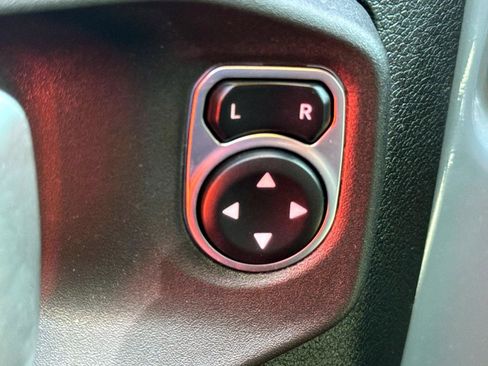 Used 2024 Jeep Wrangler Unlimited w/ Convenience Group AWD/4WD image 15