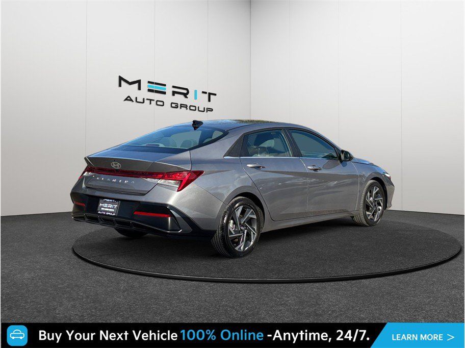 Used 2025 Hyundai Elantra SEL FWD image 9