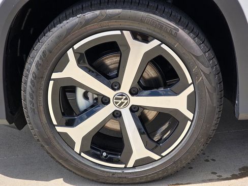 New 2026 Volkswagen Tiguan SE FWD image 9
