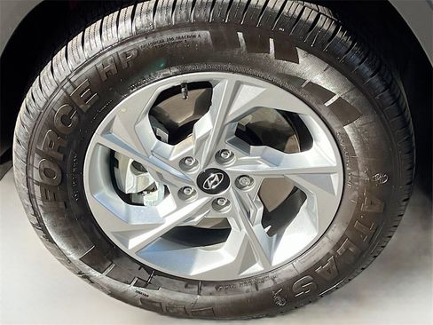 Used 2024 Hyundai Tucson SE image 28