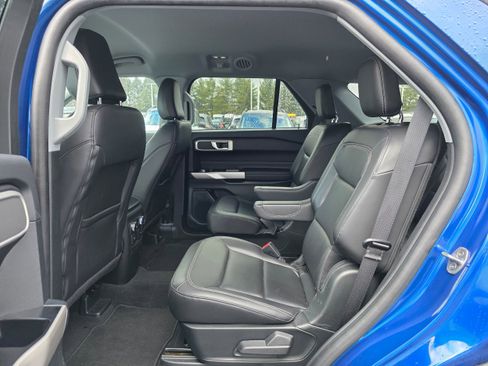 Certified 2022 Ford Explorer XLT w/ Equipment Group 202A image 11