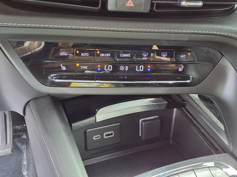 Certified 2023 Buick Envision Preferred w/ Sport Touring Package AWD/4WD image 7