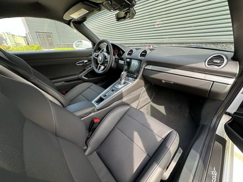 Used 2025 Porsche 718 Boxster image 32