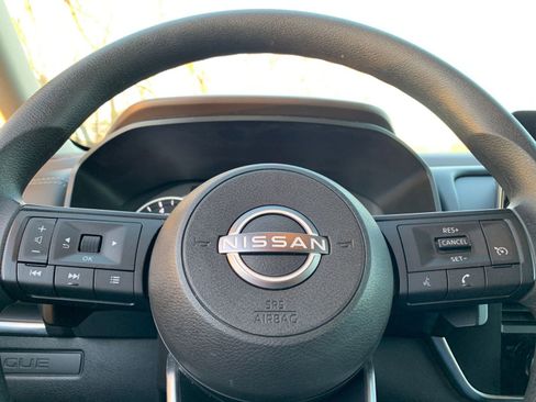 Used 2023 Nissan Rogue S image 27