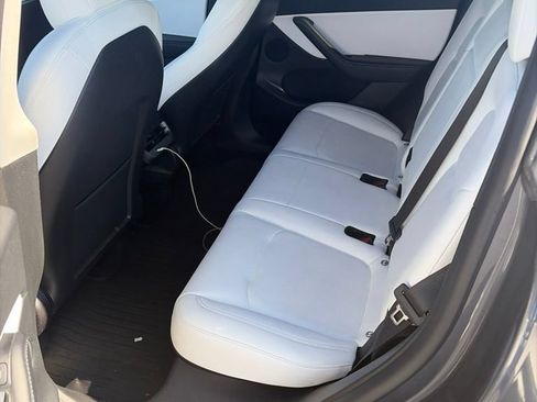 Used 2022 Tesla Model Y Performance AWD/4WD image 9
