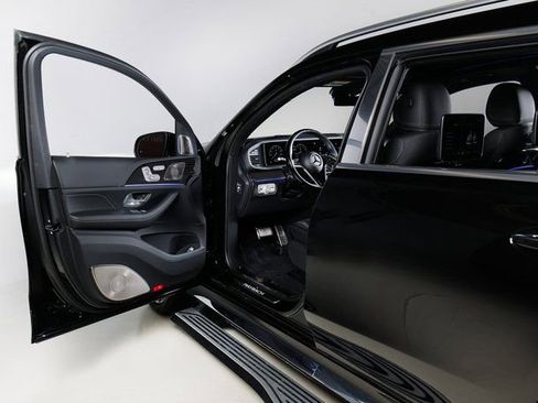 Used 2024 Mercedes-Benz Maybach GLS 600 4MATIC image 31