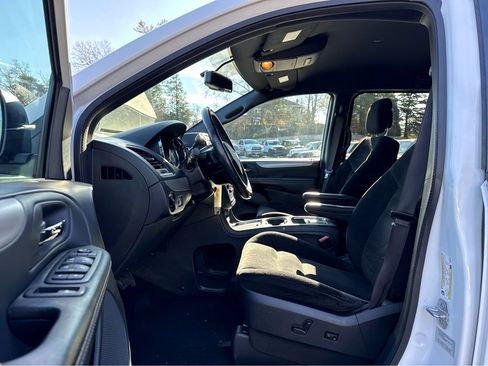 Used 2015 Dodge Grand Caravan SXT w/ Blacktop Package image 12