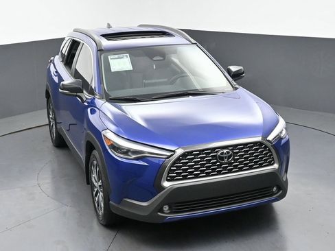 Used 2025 Toyota Corolla Cross XLE w/ Convenience Package image 43