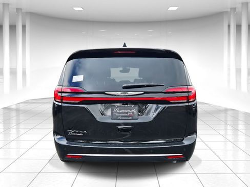 New 2026 Chrysler Pacifica Select image 4