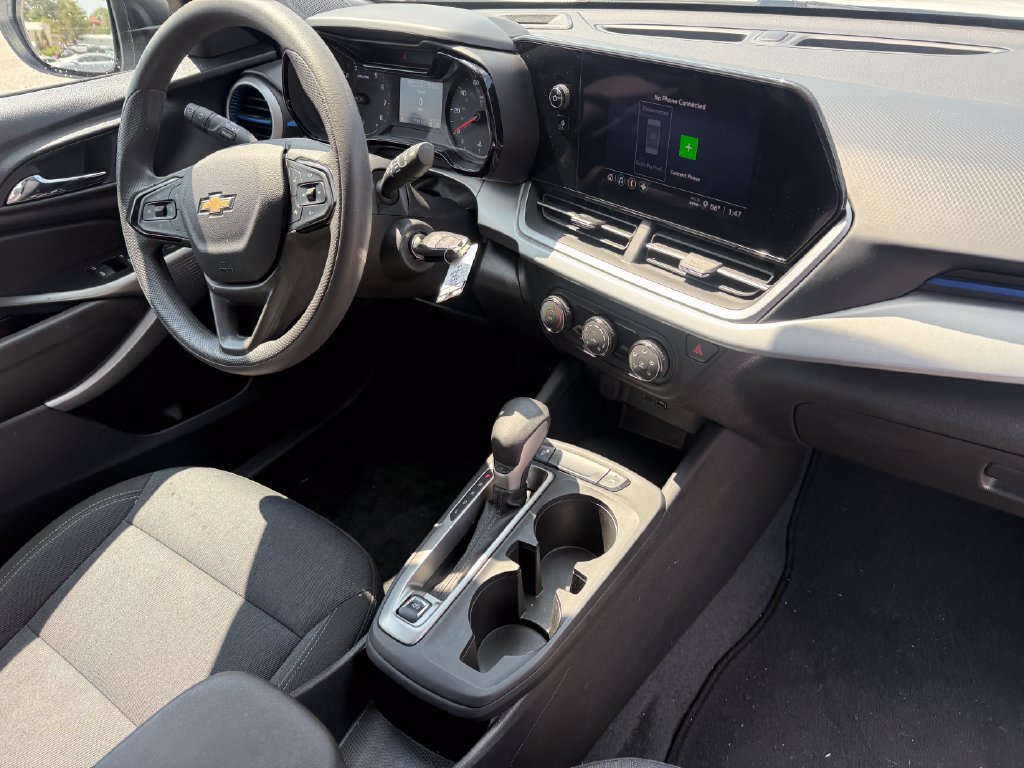 Used 2025 Chevrolet Trax LS FWD image 3