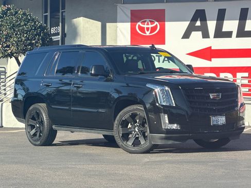 Used 2018 Cadillac Escalade Premium Luxury image 8