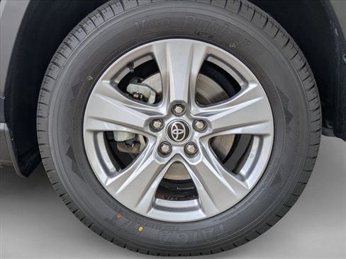 Used 2022 Toyota RAV4 XLE FWD image 24