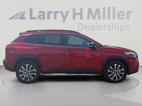 Used 2025 Toyota Corolla Cross XLE w/ Convenience Package AWD/4WD image 6